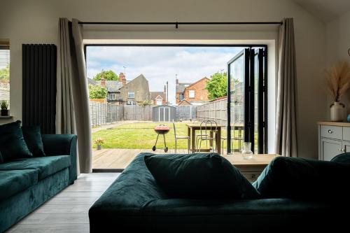 7 Guests - 4 Bedroom - Free Wi-Fi - Kettering in Kettering 7 Guests - 4 Bedroom - Free Wi-Fi - Kettering in Kettering