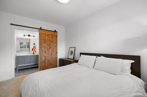 Beautiful Renovated Wolf 2Bed 2Bath