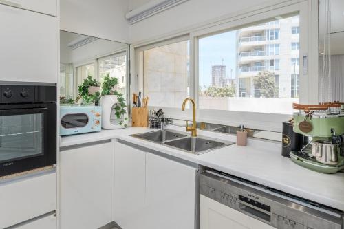 Boutique Villa with Rooftop Pool in Netanya Boutique Villa with Rooftop Pool in Netanya