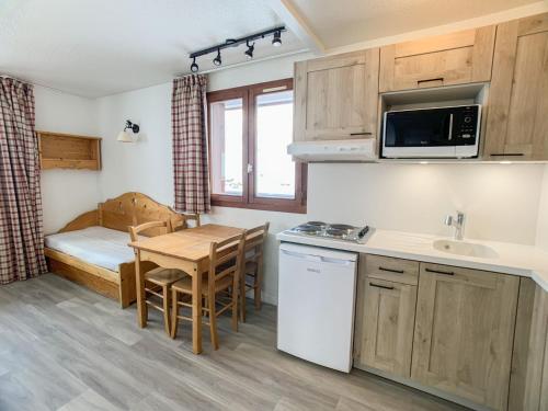 Appartement 6 pers - Balcon - Proche pistes et commodités - Ski aux pieds - FR-1-502-289 (Appartement 6 pers. a Tignes Val Claret - Acces direct aux pistes, balcon, animaux acceptes - FR-1-5) in Tignes Appartement 6 pers - Balcon - Proche pistes et commodités - Ski aux pieds - FR-1-502-289 (Appartement 6 pers. a Tignes Val Claret - Acces direct aux pistes, balcon, animaux acceptes - FR-1-5) in Tignes