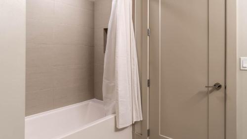 Facilities, Modern Apartment in Prime Location ID1513X37 in Victory Park Facilities, Modern Apartment in Prime Location ID1513X37 in Victory Park