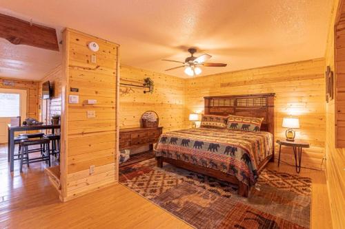 Cabin #6 Bobcat Bunkhouse - Pet Friendly - King Bed - Sleeps 4 in Kohls Ranch Cabin #6 Bobcat Bunkhouse - Pet Friendly - King Bed - Sleeps 4 in Kohls Ranch
