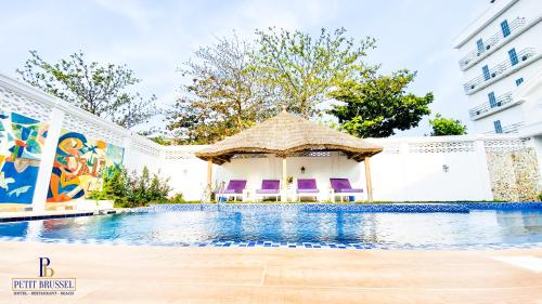 Piscina, Hotel Petit Brussel in Lome Piscina, Hotel Petit Brussel in Lome