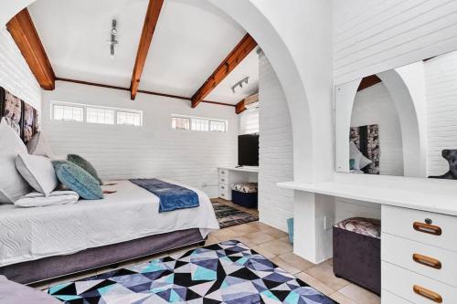 Charming House in Sandton with an inverter