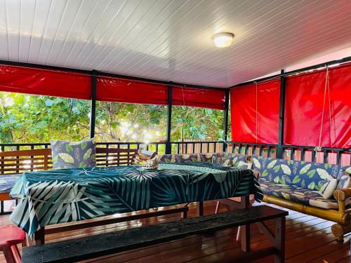 moorea temae bungalow lory bord de mer in Temae moorea temae bungalow lory bord de mer in Temae