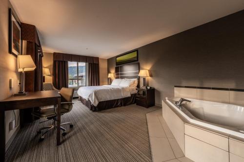 Holiday Inn Express Golden-Kicking Horse By IHG in Golden (BC) Holiday Inn Express Golden-Kicking Horse By IHG in Golden (BC)