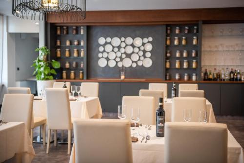 Restaurant, Best Quality Hotel La Darsena in Turin Restaurant, Best Quality Hotel La Darsena in Turin