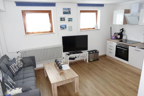 Ruhige, modern eingerichtete 2 Zimmer Wohnung im Untergeschoss eines Zweifamilienhauses in 霍爾茨格靈恩 Ruhige, modern eingerichtete 2 Zimmer Wohnung im Untergeschoss eines Zweifamilienhauses in 霍爾茨格靈恩
