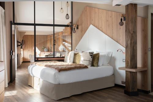 Grandes Rousses Hotel & Spa in L'Alpe d'Huez Grandes Rousses Hotel & Spa in L'Alpe d'Huez