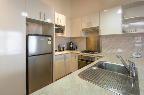 Kitchen, Wollongong Surf Leisure Resort in Wollongong Kitchen, Wollongong Surf Leisure Resort in Wollongong