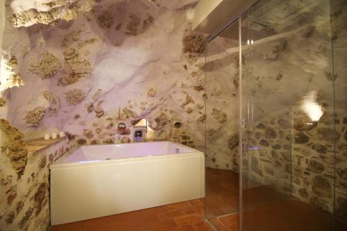 Santo'S House Luxury - idromassaggio e doccia emozionale in Santo Stefano di Sessanio Santo'S House Luxury - idromassaggio e doccia emozionale in Santo Stefano di Sessanio