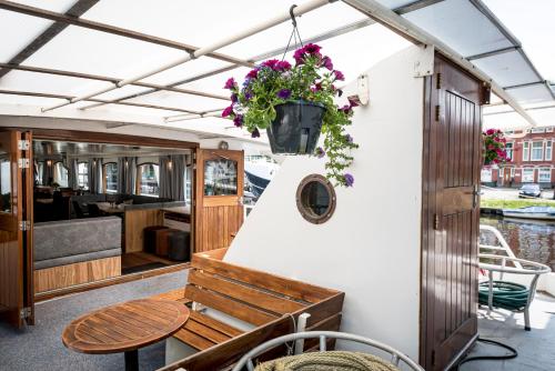 Balcony/terrace, Hotelboat Quo Vadis in Binnenstad-Oost Balcony/terrace, Hotelboat Quo Vadis in Binnenstad-Oost