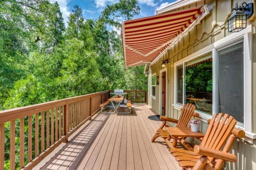 Rustic Oakhurst Retreat Less Than 4 Mi to Bass Lake! in Oakhurst Rustic Oakhurst Retreat Less Than 4 Mi to Bass Lake! in Oakhurst