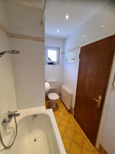 ห้องน้ำ, B&B Hallstatt Lake in โอเบทราอุน ห้องน้ำ, B&B Hallstatt Lake in โอเบทราอุน
