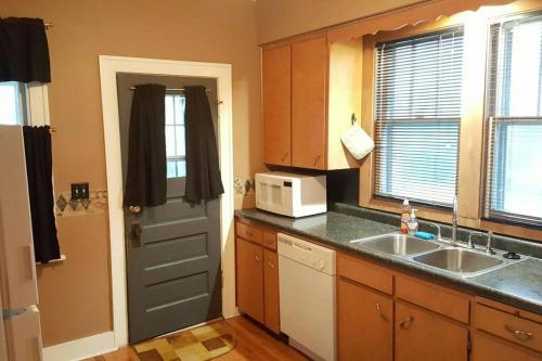 Konyha, Home near Zoo/College World Series/Downtown in Dél Konyha, Home near Zoo/College World Series/Downtown in Dél