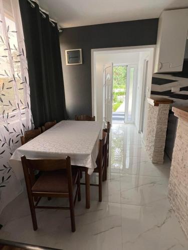 Apartman Glorija in Sutvara Apartman Glorija in Sutvara