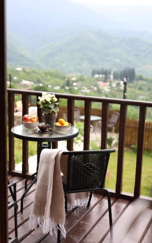 parveke/terassi, UkhutiEcoHouse in Baghdati parveke/terassi, UkhutiEcoHouse in Baghdati