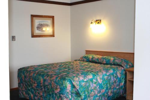 在meiguo.com看到的El Rancho Motel的介绍图片