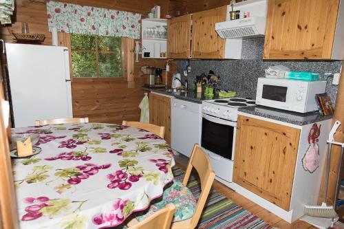 кухня, Pihlajamaen Lomamokit in Лапваартті кухня, Pihlajamaen Lomamokit in Лапваартті