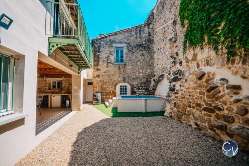 Superbe maison de village-Piscine-Idéal famille (Superbe maison de village-Piscine-Ideal famille) in Bourdic Superbe maison de village-Piscine-Idéal famille (Superbe maison de village-Piscine-Ideal famille) in Bourdic