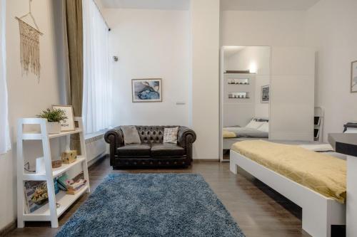 Stylish Downtown Studio