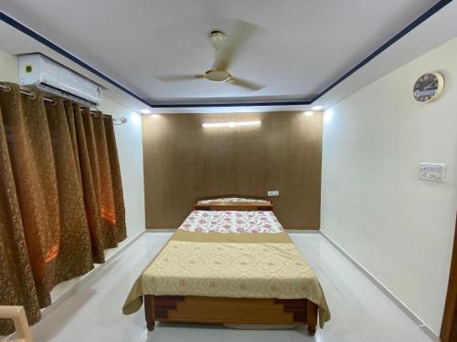 AL-MANAL 401 Deluxe Suite Rooms 3BHK in Devinagar AL-MANAL 401 Deluxe Suite Rooms 3BHK in Devinagar