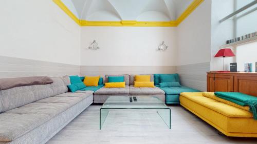 Phòng chờ chung/khu vực TV, Charming 2 Bedroom Haven Steps Away from Prince's Palace in Monte Carlo Phòng chờ chung/khu vực TV, Charming 2 Bedroom Haven Steps Away from Prince's Palace in Monte Carlo