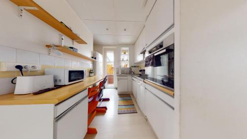 Bếp, Charming 2 Bedroom Haven Steps Away from Prince's Palace in Monte Carlo Bếp, Charming 2 Bedroom Haven Steps Away from Prince's Palace in Monte Carlo