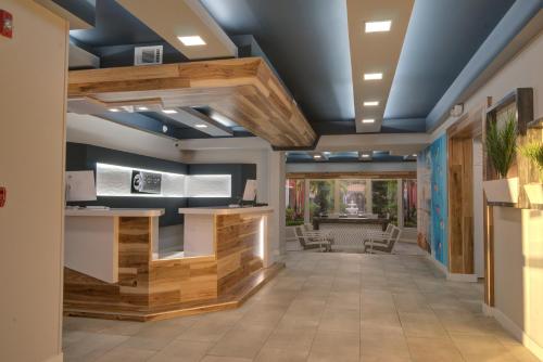 Lobby, Clarion Pointe Tampa-Brandon Near Fairgrounds and Casino in East Lake - Orient Park Lobby, Clarion Pointe Tampa-Brandon Near Fairgrounds and Casino in East Lake - Orient Park