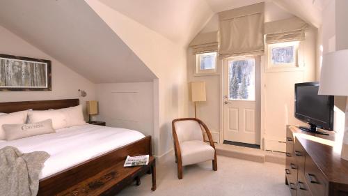 Guestroom, Hotel Columbia in Telluride (CO) Guestroom, Hotel Columbia in Telluride (CO)