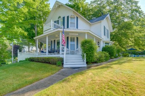 Elegant 1905 Home Steps to Torch Lake and Dtwn in 埃爾克急流市(MI) Elegant 1905 Home Steps to Torch Lake and Dtwn in 埃爾克急流市(MI)