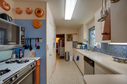 Spacious San Antonio Home about 5 Mi to Downtown! near สวนพฤษชาติซานแอนโตนิโอ Spacious San Antonio Home about 5 Mi to Downtown! near สวนพฤษชาติซานแอนโตนิโอ