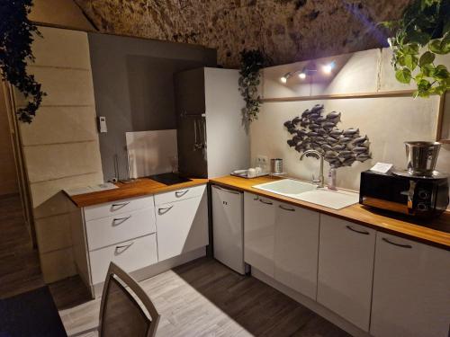 주방, Chambres d'Hôtes Troglodytes Le Clos de L'Hermitage in 앙부아즈 주방, Chambres d'Hôtes Troglodytes Le Clos de L'Hermitage in 앙부아즈