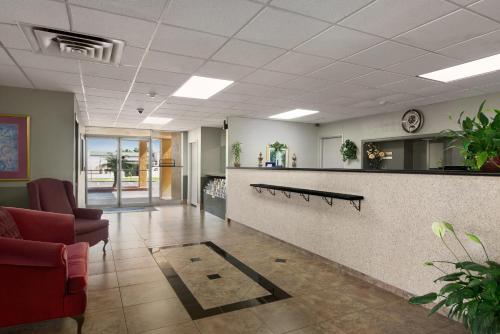 大堂, 溫特哈文佛羅里達州豪生酒店 (Howard Johnson by Wyndham Winter Haven FL) in 溫特黑文 大堂, 溫特哈文佛羅里達州豪生酒店 (Howard Johnson by Wyndham Winter Haven FL) in 溫特黑文