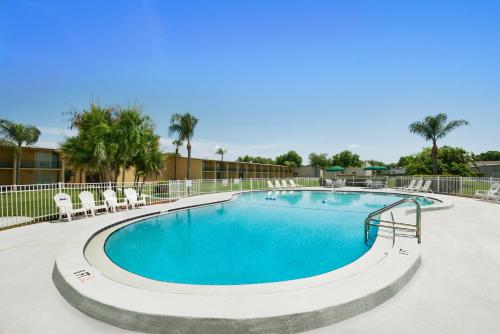 Úszómedence, Howard Johnson by Wyndham Winter Haven FL in Winter Haven (Florida) Úszómedence, Howard Johnson by Wyndham Winter Haven FL in Winter Haven (Florida)