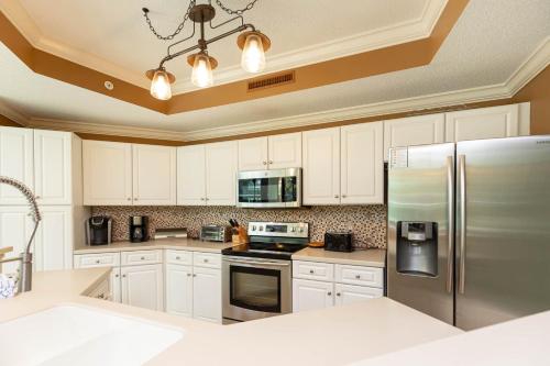 Phoenix on the Bay 1216 condo in Caswell Phoenix on the Bay 1216 condo in Caswell