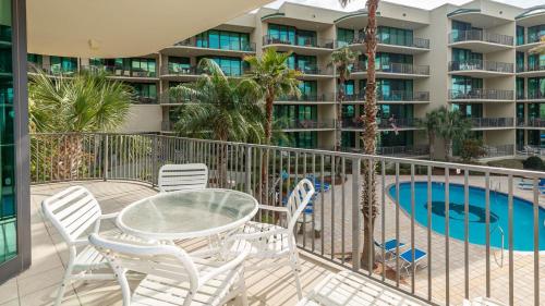 Phoenix on the Bay 1216 condo in Caswell Phoenix on the Bay 1216 condo in Caswell