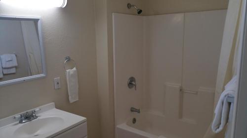 This photo about Budget Inn Mojave shared on HyHotel.com