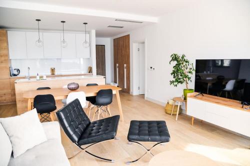 C1 - 2 beds 2 baths luxury Condo, Pool & Sea Views in Kavac C1 - 2 beds 2 baths luxury Condo, Pool & Sea Views in Kavac