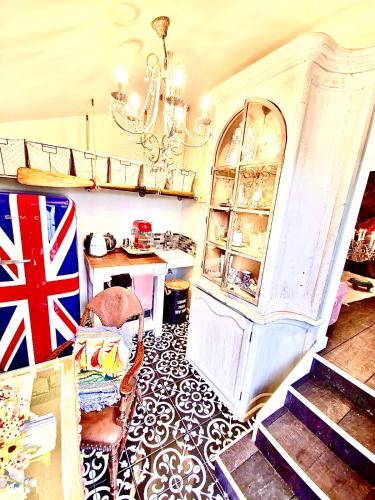 Glamping in Luxury at Little Lytelton Boatique House in Lyttelton Glamping in Luxury at Little Lytelton Boatique House in Lyttelton