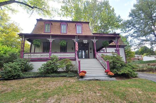 Manor at Berkeley Springs in Berkeley Springs (WV) Manor at Berkeley Springs in Berkeley Springs (WV)