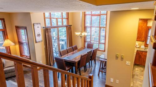 Woodhaven #32 By Bear Country in Sun Peaks Woodhaven #32 By Bear Country in Sun Peaks