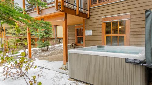 Woodhaven #32 By Bear Country in Sun Peaks Woodhaven #32 By Bear Country in Sun Peaks