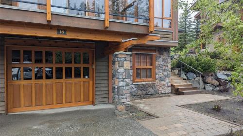 Woodhaven #18 by Bear Country in Sun Peaks (BC) Woodhaven #18 by Bear Country in Sun Peaks (BC)