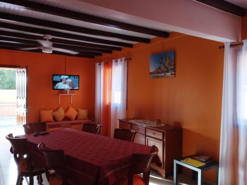 Appartement confortable à Bouillante 52 m² avec vue mer (Appartement confortable a Bouillante 52 m² avec vue mer) in 聖安娜 Appartement confortable à Bouillante 52 m² avec vue mer (Appartement confortable a Bouillante 52 m² avec vue mer) in 聖安娜