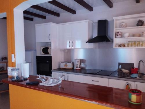Appartement confortable à Bouillante 52 m² avec vue mer (Appartement confortable a Bouillante 52 m² avec vue mer) in 聖安娜 Appartement confortable à Bouillante 52 m² avec vue mer (Appartement confortable a Bouillante 52 m² avec vue mer) in 聖安娜