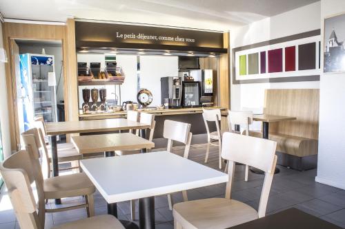 Comida y bebida, Hotel Inn design Vierzon - ex B&B in Vierzon Comida y bebida, Hotel Inn design Vierzon - ex B&B in Vierzon