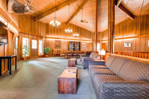 Economical, Cozy Condo Near Main St Access to Spacious Lobby, Hot Tubs PM5B in Four O'Clock Economical, Cozy Condo Near Main St Access to Spacious Lobby, Hot Tubs PM5B in Four O'Clock