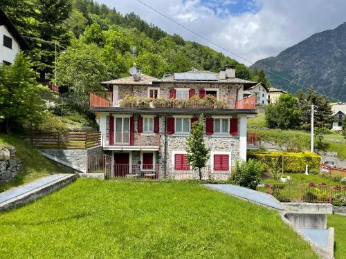 Villa Irma in Chiesa In Valmalenco Villa Irma in Chiesa In Valmalenco