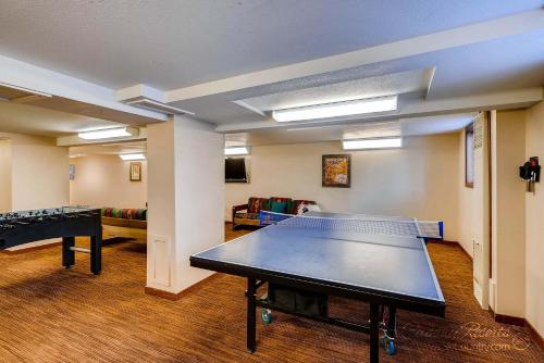 Modest and Cozy Unit Budget-Friendly with Incredible Location & Onsite Amenities PM6D in Four O'Clock Modest and Cozy Unit Budget-Friendly with Incredible Location & Onsite Amenities PM6D in Four O'Clock